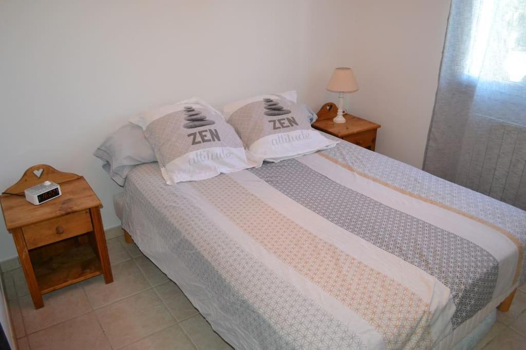 Joli Appartement Au Calme Entre Nimes Et Avignon Meynes Exterior foto