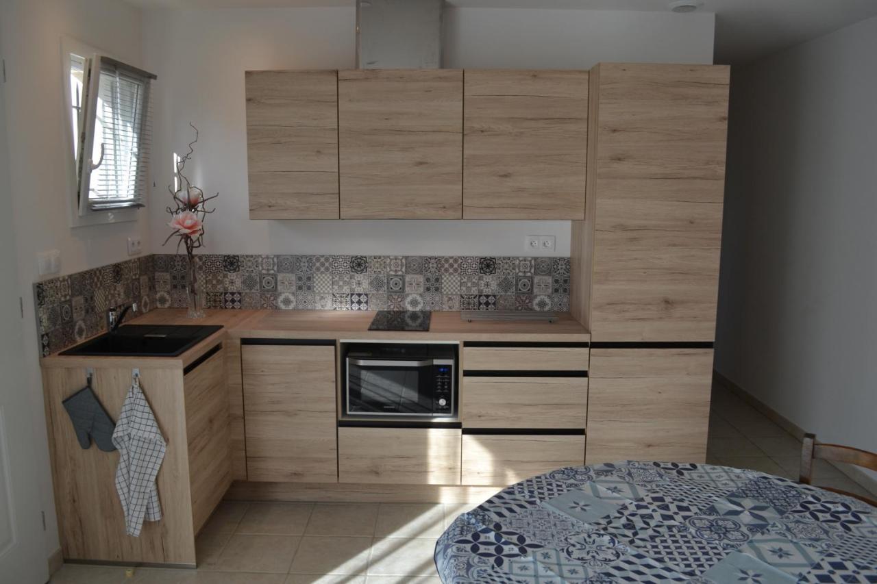 Joli Appartement Au Calme Entre Nimes Et Avignon Meynes Exterior foto
